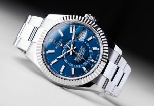 The water resistant replica Rolex Sky-Dweller 326934 watches are made from Oystersteel and white gold.