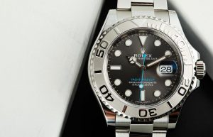 The advanced replica Rolex watches are made from platinum and Oystersteel.