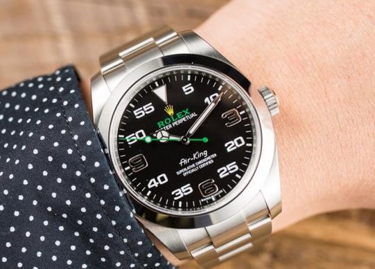 The green second hand and word of "ROLEX" are eye-catching on the black dial.