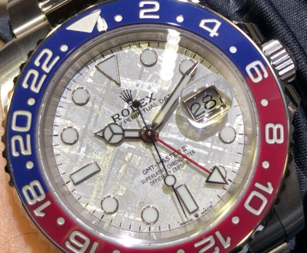 The blue and red ceramic bezel makes the timepiece more eye-catching.