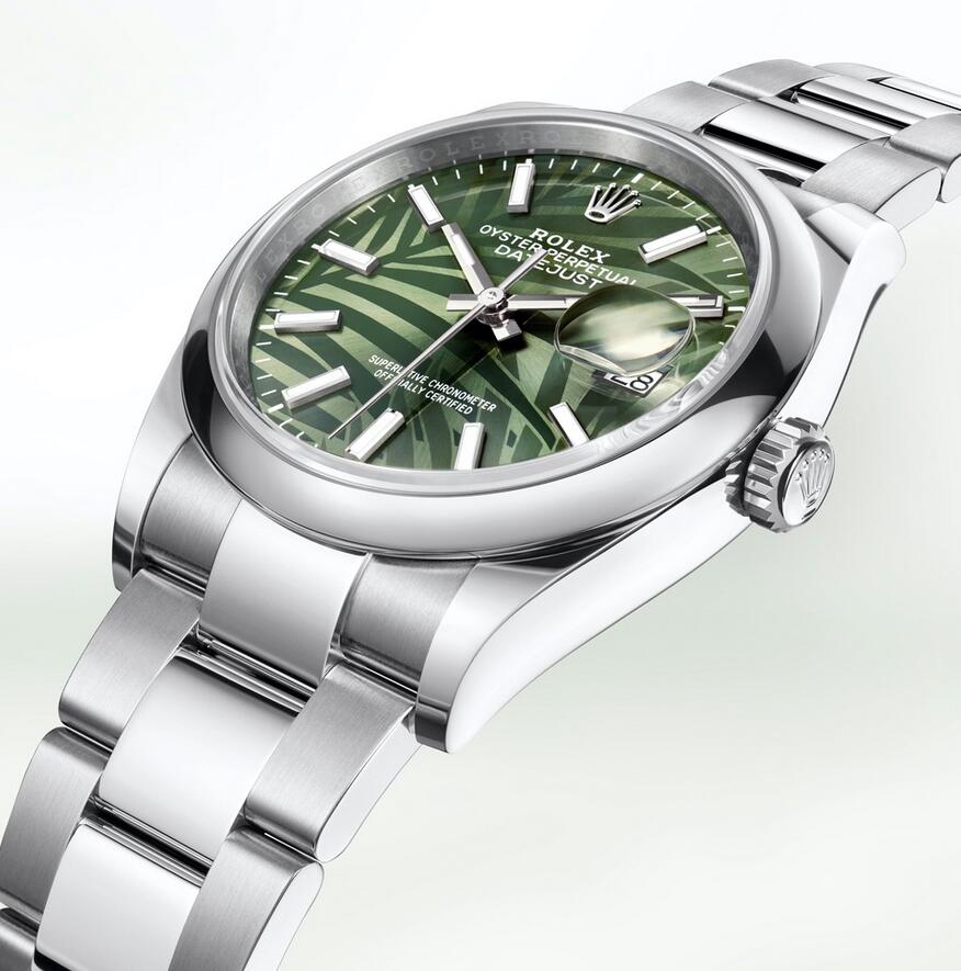 Best fake watches keep dynamic with green color.